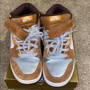 Nike SB Dunk Fender Mid